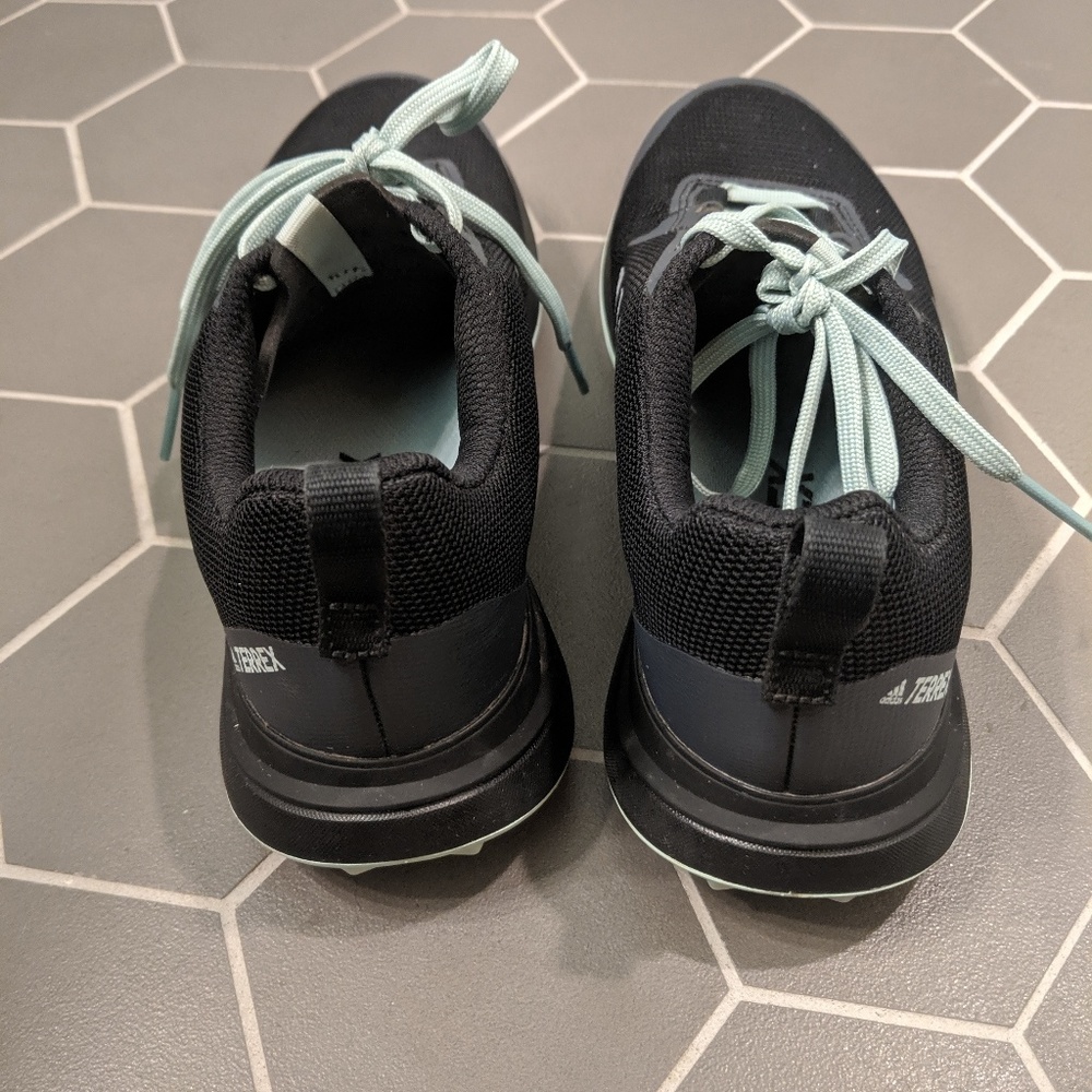 Adidas size 7 - Picture 5 of 8